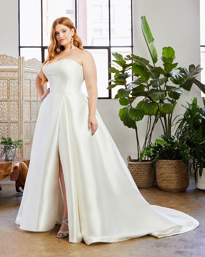 New-York-Bride-Groom-Charlotte-NC-belovedbycasablancabridal-strapless-wedding-gown-bl335-hallie