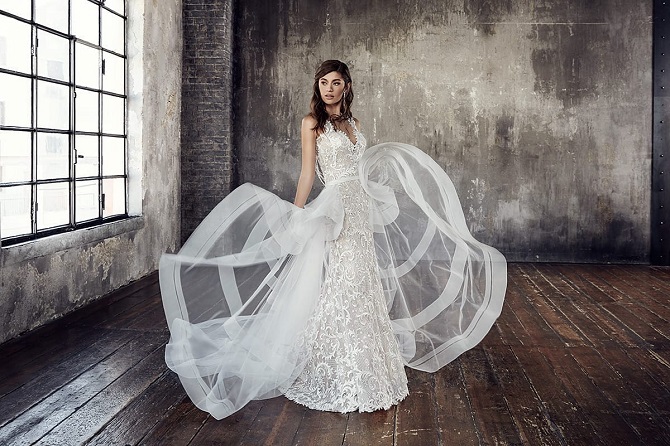 bridal gowns with detachable train
