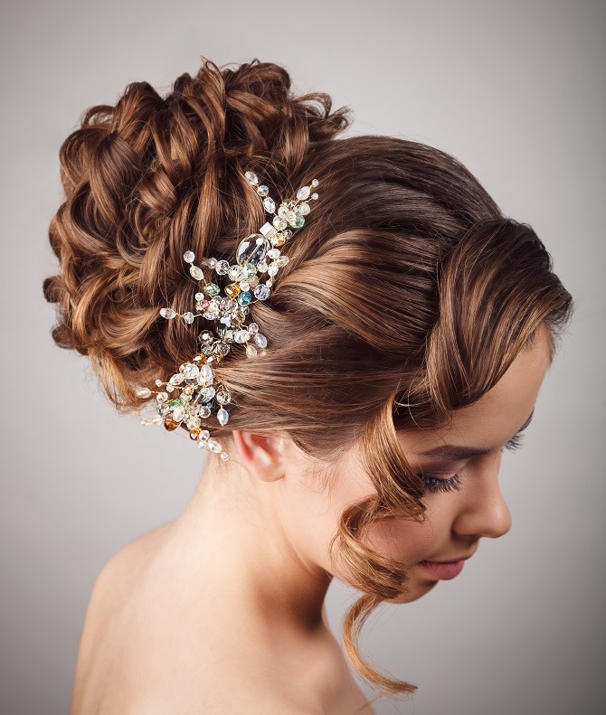 Useful Tips for Choosing Bridal Hair Accessories for A Perfect Wedding Look  -  Blog